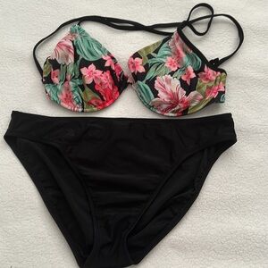 Swimsuits floral and solid bottom Two piece sz F and bottom 1x